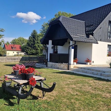 Plitvice Apis Villa Korenica Exterior photo